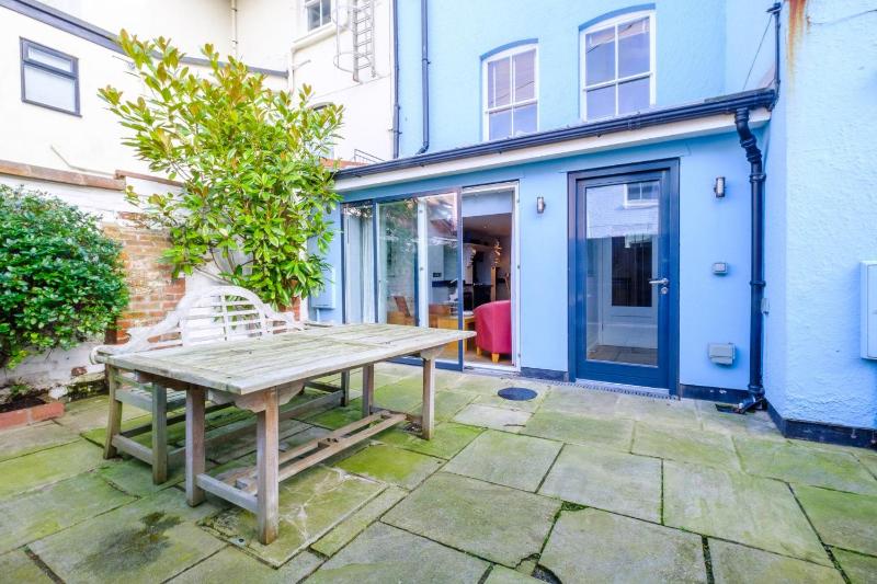 Gunfleet Aldeburgh - A Large Seafront House with Stunning Sea Views from all the floors Sleeps 14 - Aldeburgh Coastal Cottages - image 48