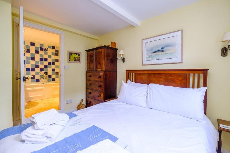 Gunfleet Aldeburgh - A Large Seafront House with Stunning Sea Views from all the floors Sleeps 14 - Aldeburgh Coastal Cottages - image 35