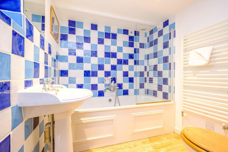 Gunfleet Aldeburgh - A Large Seafront House with Stunning Sea Views from all the floors Sleeps 14 - Aldeburgh Coastal Cottages - image 36