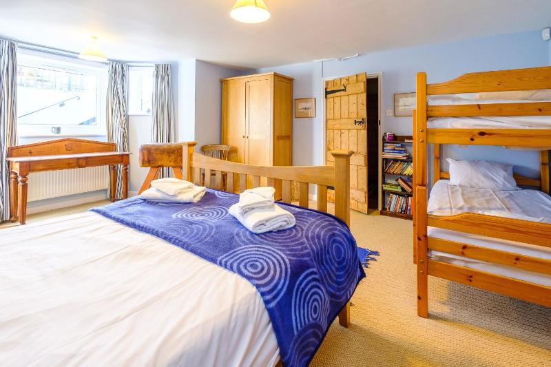 Gunfleet Aldeburgh - A Large Seafront House with Stunning Sea Views from all the floors Sleeps 14 - Aldeburgh Coastal Cottages - image 2