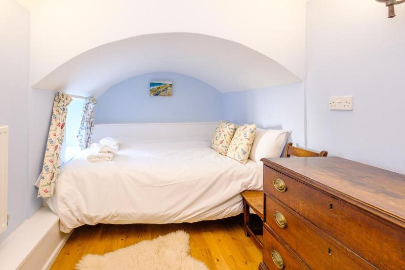 Gunfleet Aldeburgh - A Large Seafront House with Stunning Sea Views from all the floors Sleeps 14 - Aldeburgh Coastal Cottages - image 12
