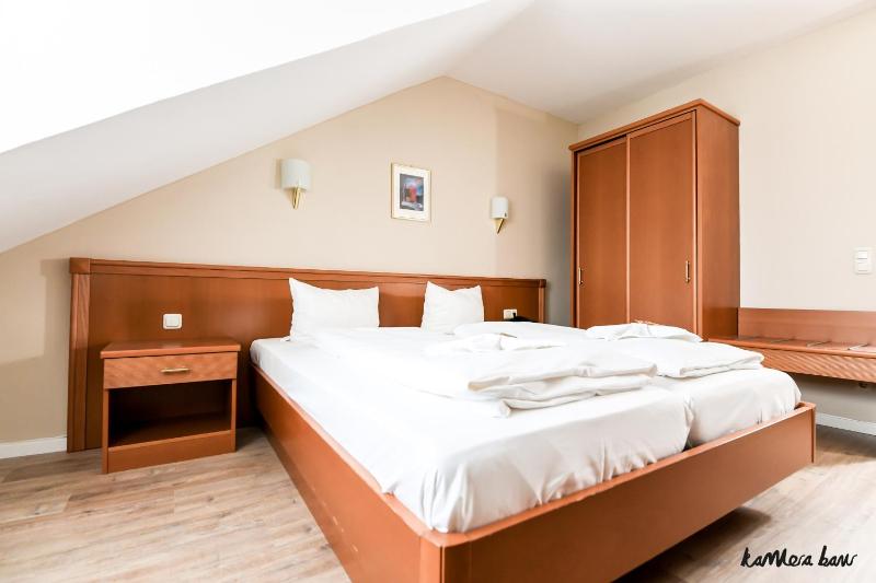Double Room with Garden View image 4