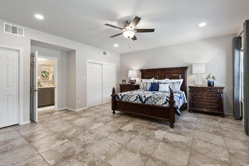Four-Bedroom Condo image 2