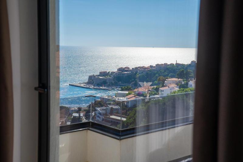 Golden Apartments - image 6