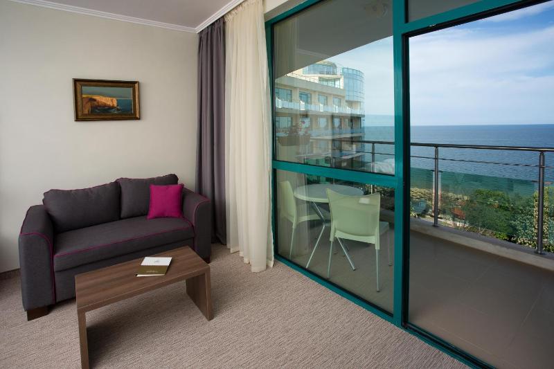 Double or Twin Room with Sea View and Balcony (2 Adults + 1 Child up to 12 years old) - Free Minibar Drinks image 3