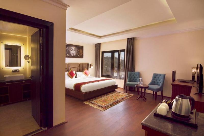 King Room with Mountain View image 1