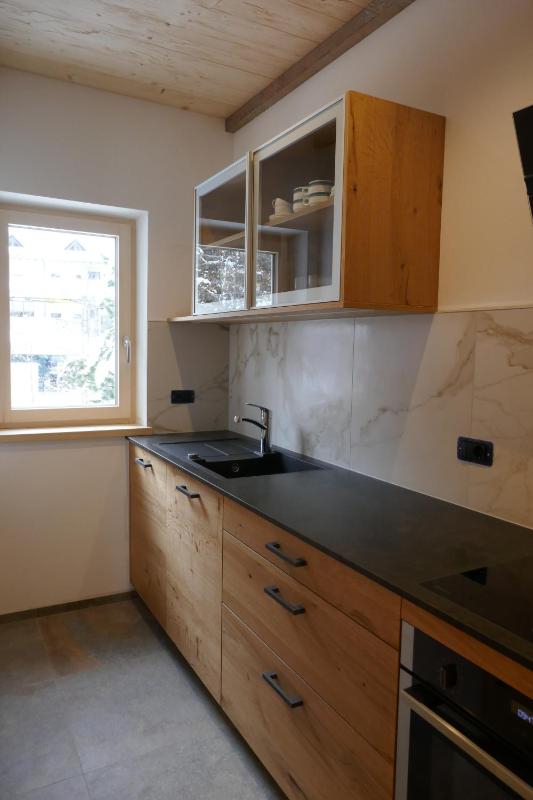 One-Bedroom Apartment image 4