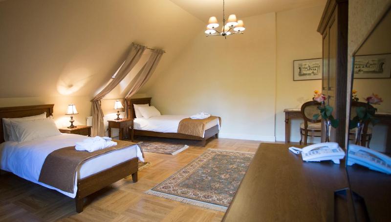 Deluxe Room image 3