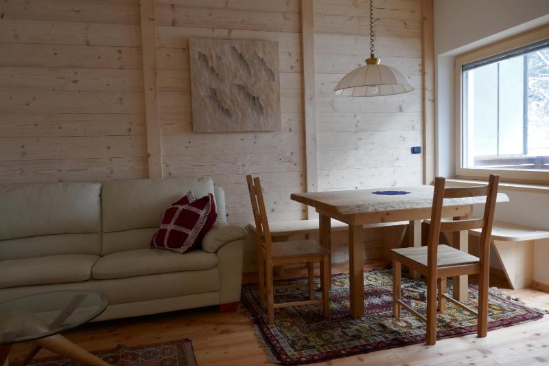 One-Bedroom Apartment image 2