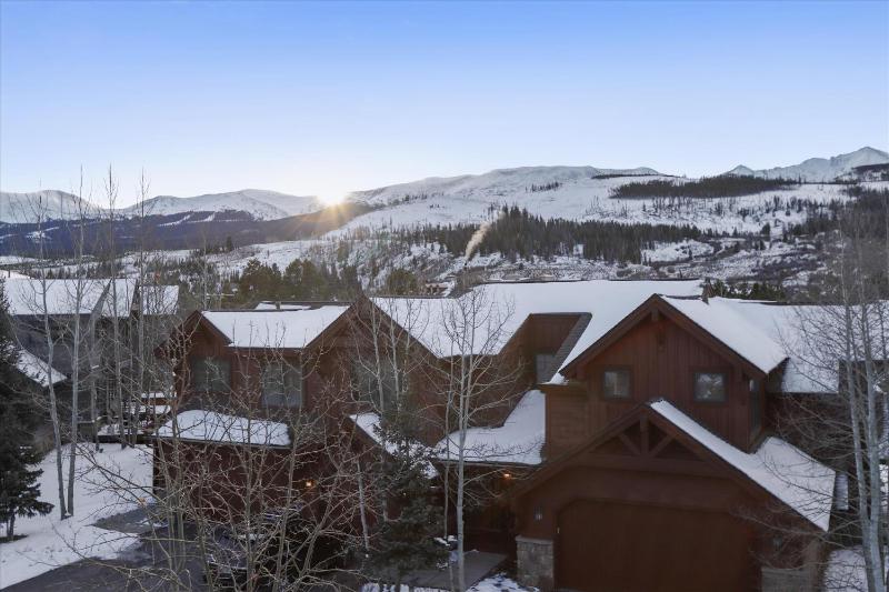 Four-Bedroom Holiday Home image 4