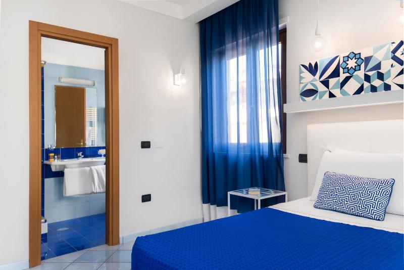 Twin Room with Balcony image 3