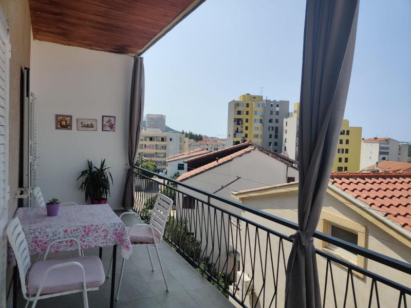 Studio Apartment with Sea View image 2