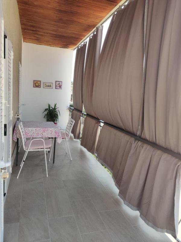 Studio Apartment with Sea View image 3