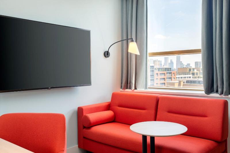 Twin Room - High Floor image 4