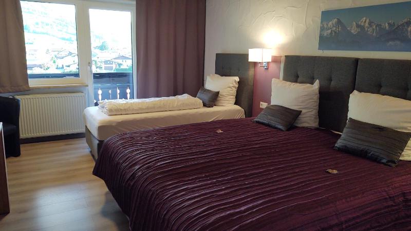 Triple Room with Balcony image 2