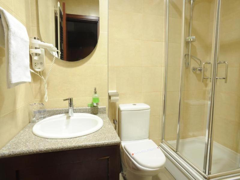 Deluxe Double Room (2 Adults + 1 Child) image 2