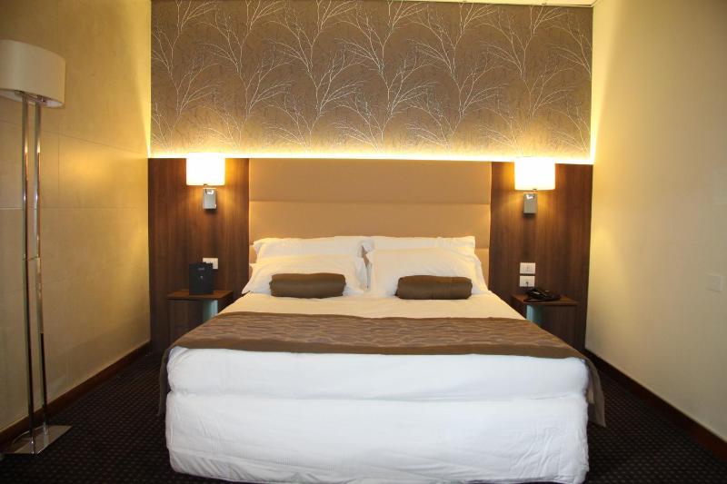 Double Room image 4
