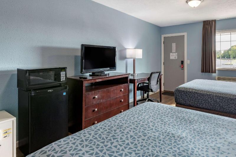Deluxe Double Room with Two Double Beds - Non-Smoking image 3