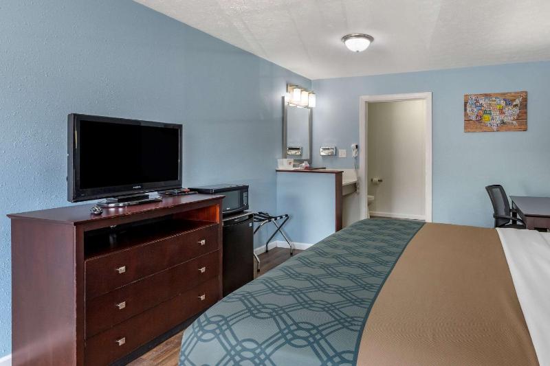 Deluxe King Room - Non-Smoking image 4