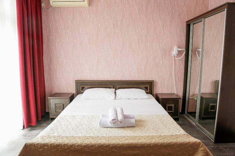 Quadruple Room with Balcony image 3