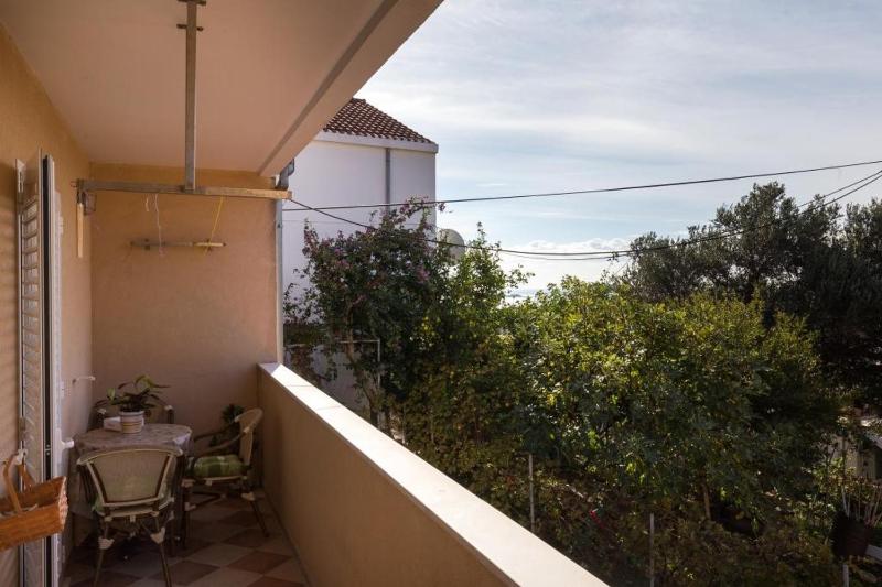 Apartment Jele - Two Bedroom Apartment with Balcony and Garden View - image 12