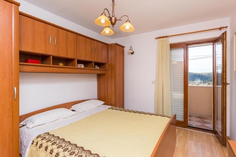 Apartment Jele - Two Bedroom Apartment with Balcony and Garden View - image 20