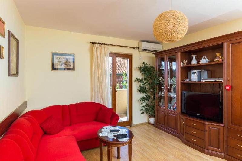 Apartment Jele - Two Bedroom Apartment with Balcony and Garden View - image 19