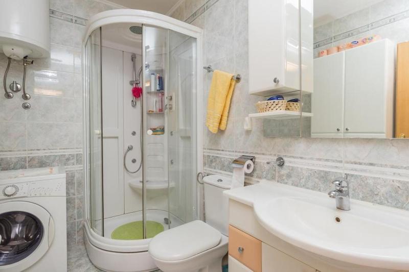 Apartment Jele - Two Bedroom Apartment with Balcony and Garden View - image 15