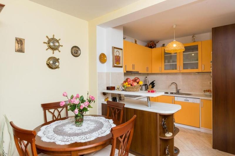 Apartment Jele - Two Bedroom Apartment with Balcony and Garden View - image 17