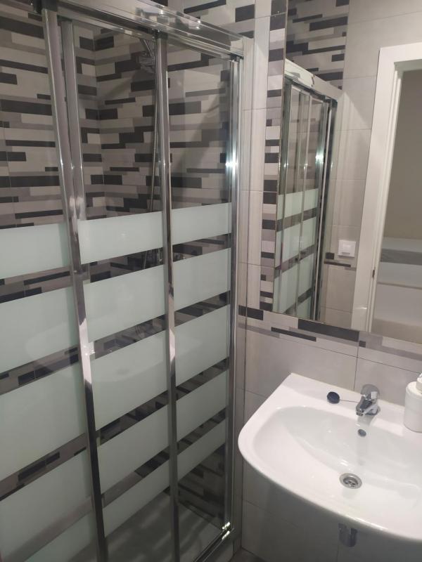 Quadruple Room with Private Bathroom image 3