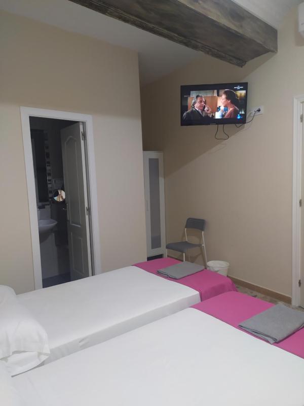 Quadruple Room with Private Bathroom image 2