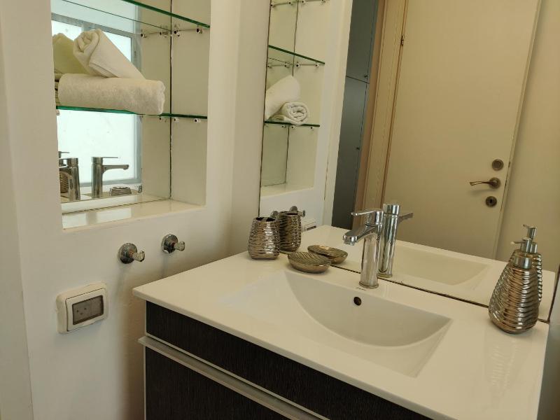 2BDR Holiday Home by Mezizim Beach and TLV Port! - image 5