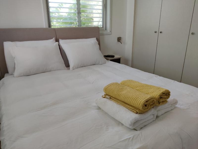 2BDR Holiday Home by Mezizim Beach and TLV Port! - image 8