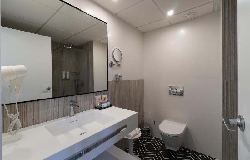 Junior Suite (2 Adults + 2 Children) image 2