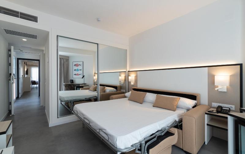 Junior Suite (2 Adults + 2 Children) image 4