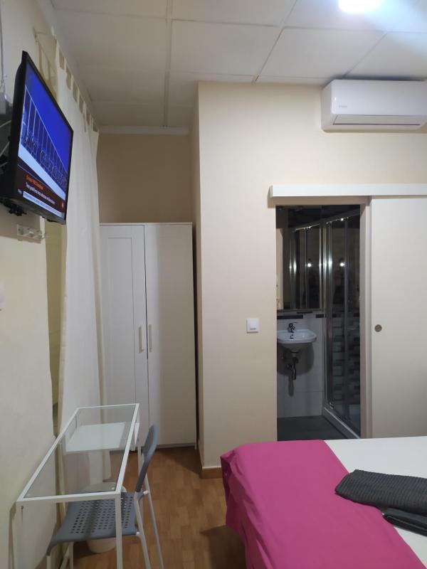 Family Room with Private Bathroom (3 Adults) image 4