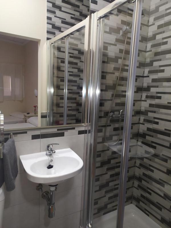 Family Room with Private Bathroom (3 Adults) image 3