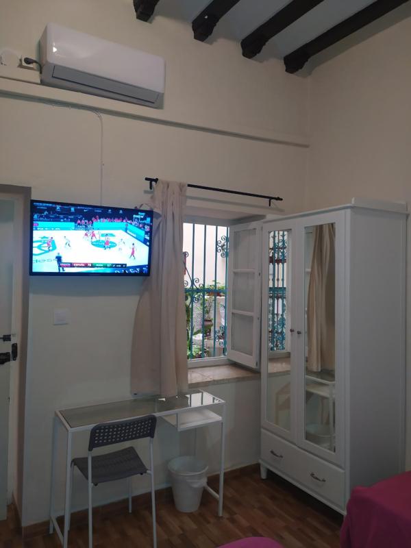 Triple Room with Private Bathroom image 4