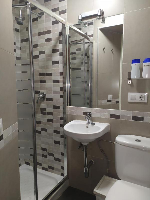 Triple Room with Private Bathroom image 3