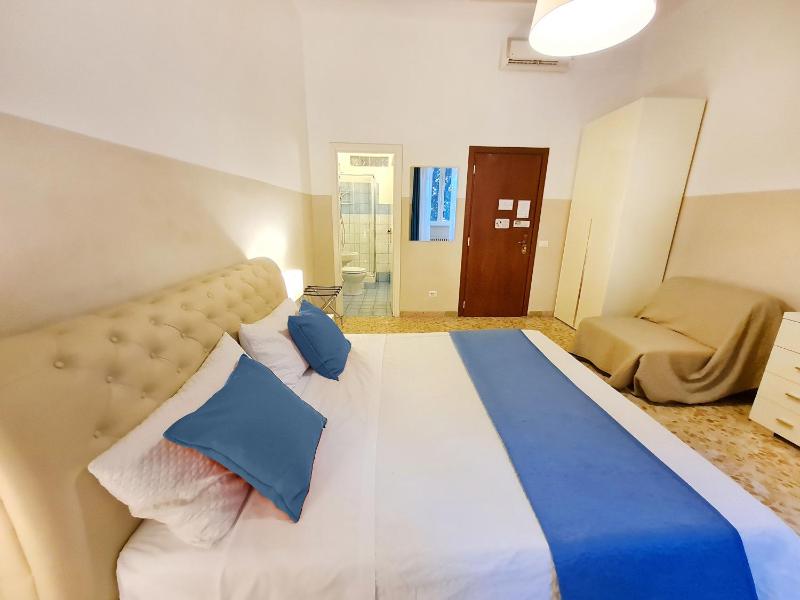 Triple Room with Bathroom image 3