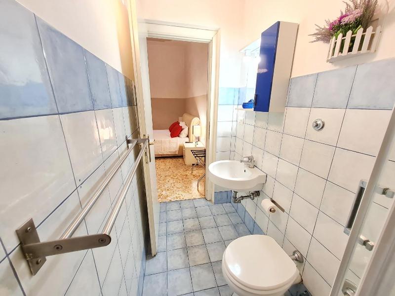 Triple Room with Bathroom image 4
