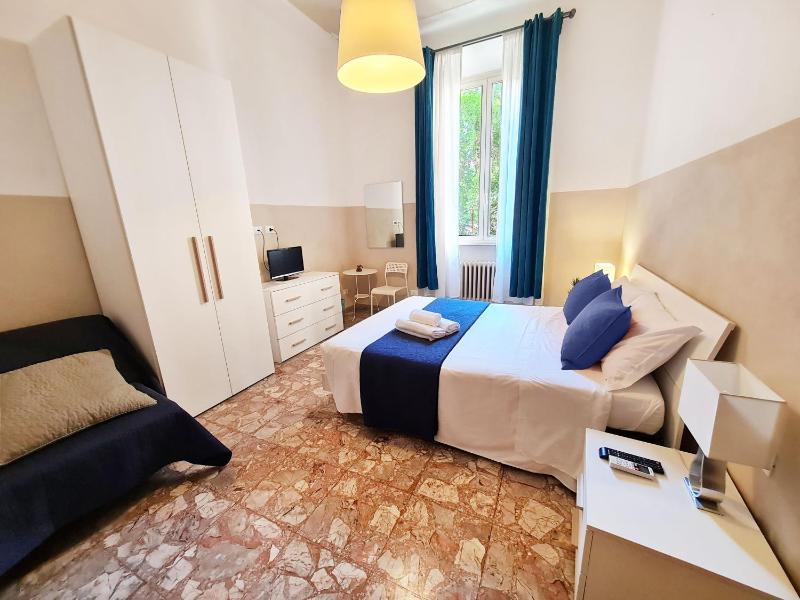 Double Room with Shared Toilet image 1