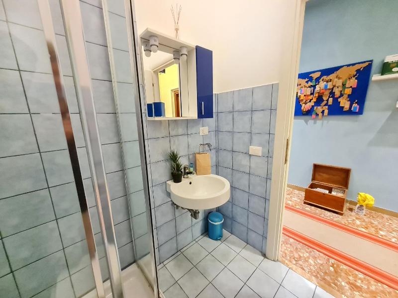 Double Room with Shared Toilet image 3