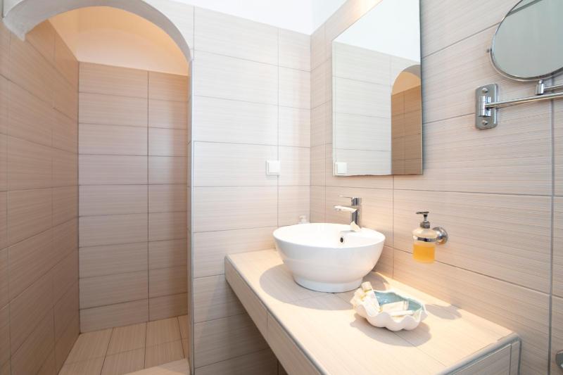 Superior Quadruple Room image 3