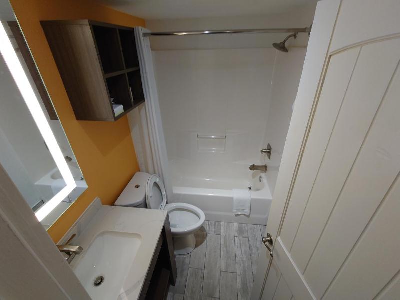 King Renovated Room With Pool View image 1