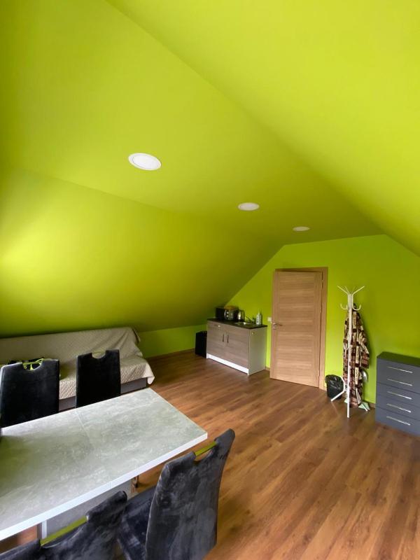 Apartment With Shared Bathroom image 4