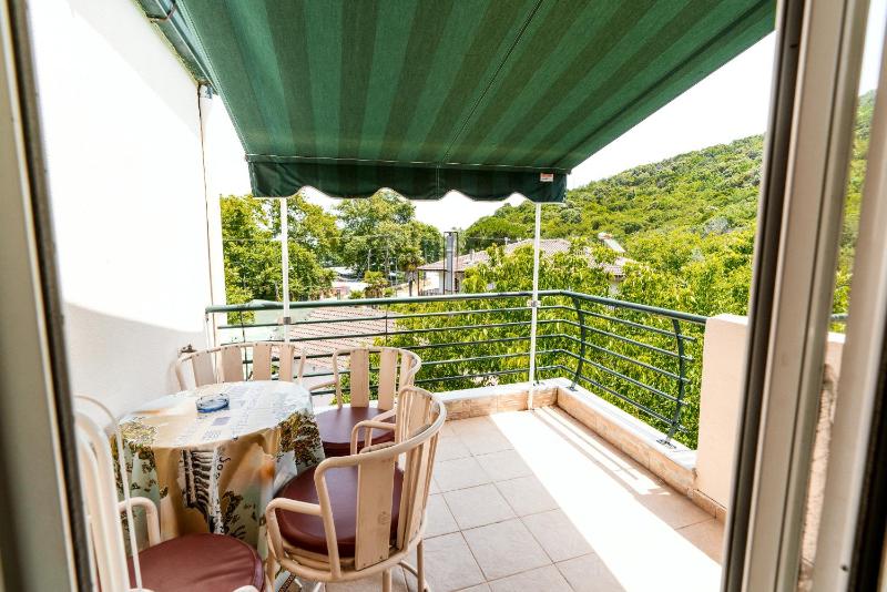 One Bedroom Apartment with Sea View image 1