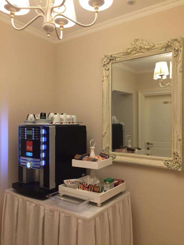 Deluxe Double Room with Balcony image 3