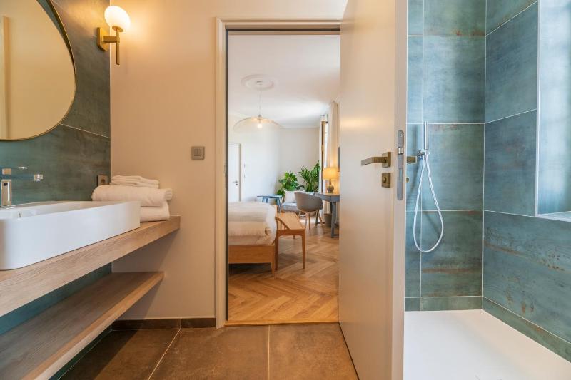 Deluxe Double Room image 3