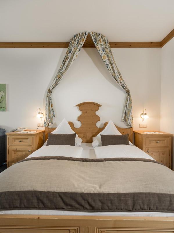 Family Suite with Balcony image 1